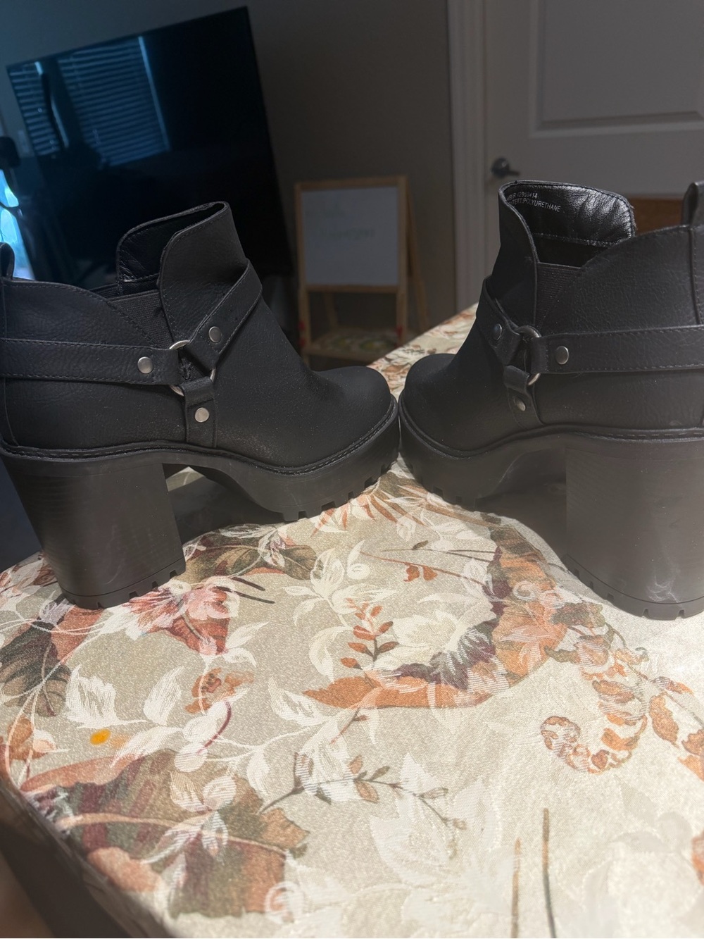 torrid Black Lug Platform Chelsea Booties - Picture 4 of 6